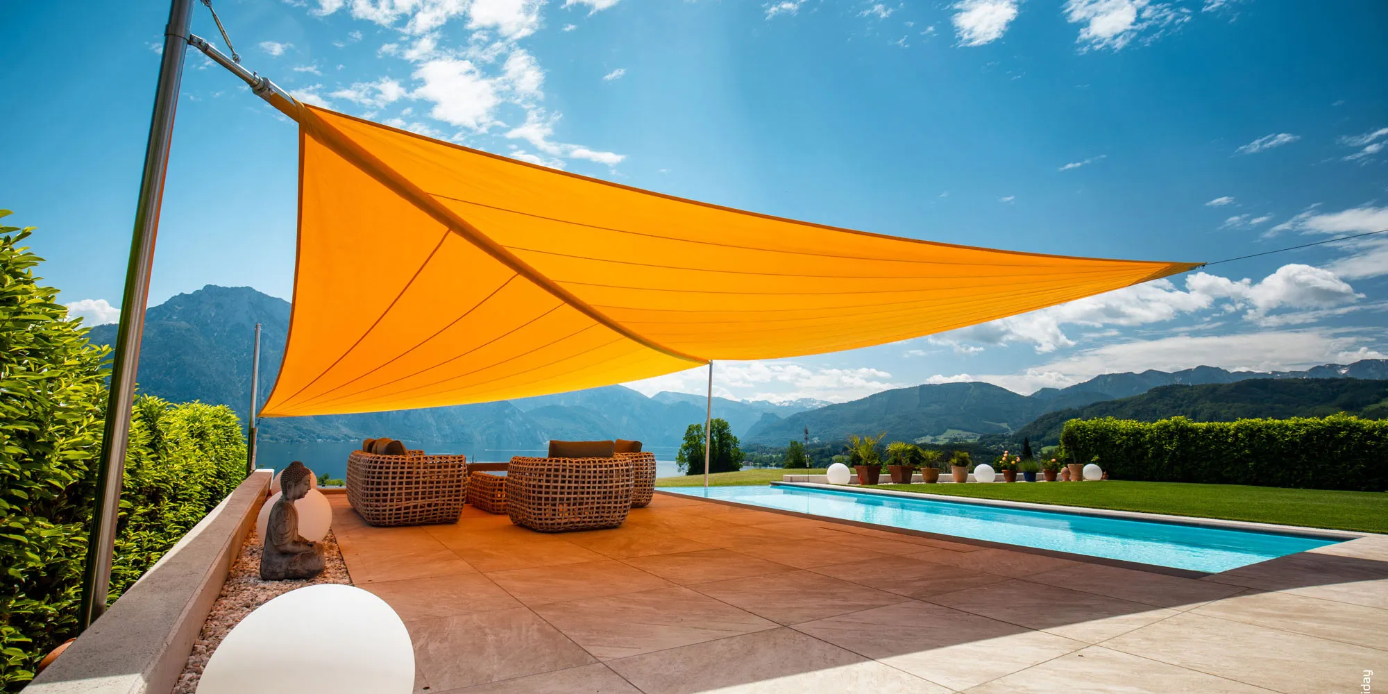Soliday-C-Sonnensegel-orange-Terrasse-Poolueberdachung-breit